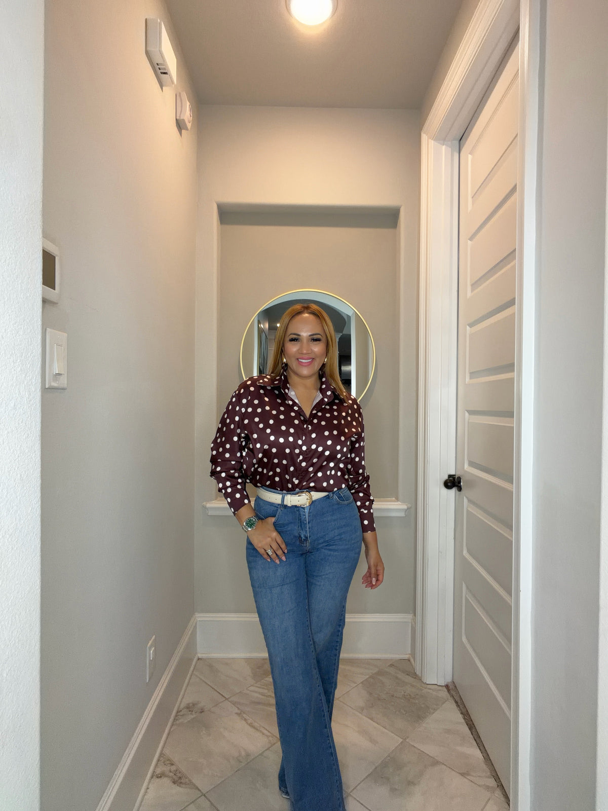 Blusa Elegante Polka Dot Burgundy – Corte Clásico