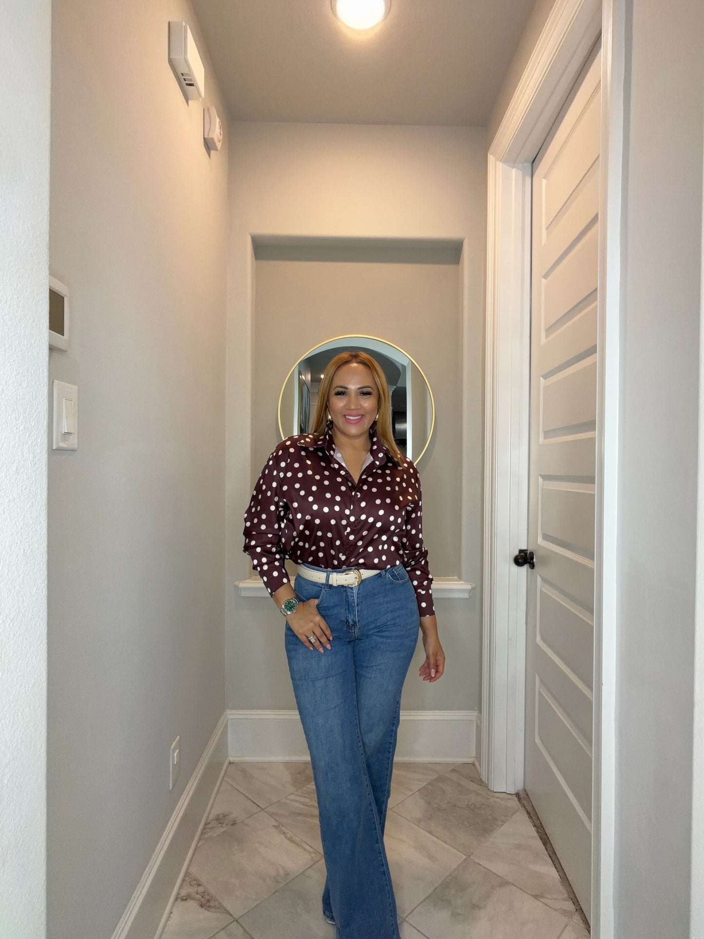Blusa Elegante Polka Dot Burgundy – Corte Clásico
