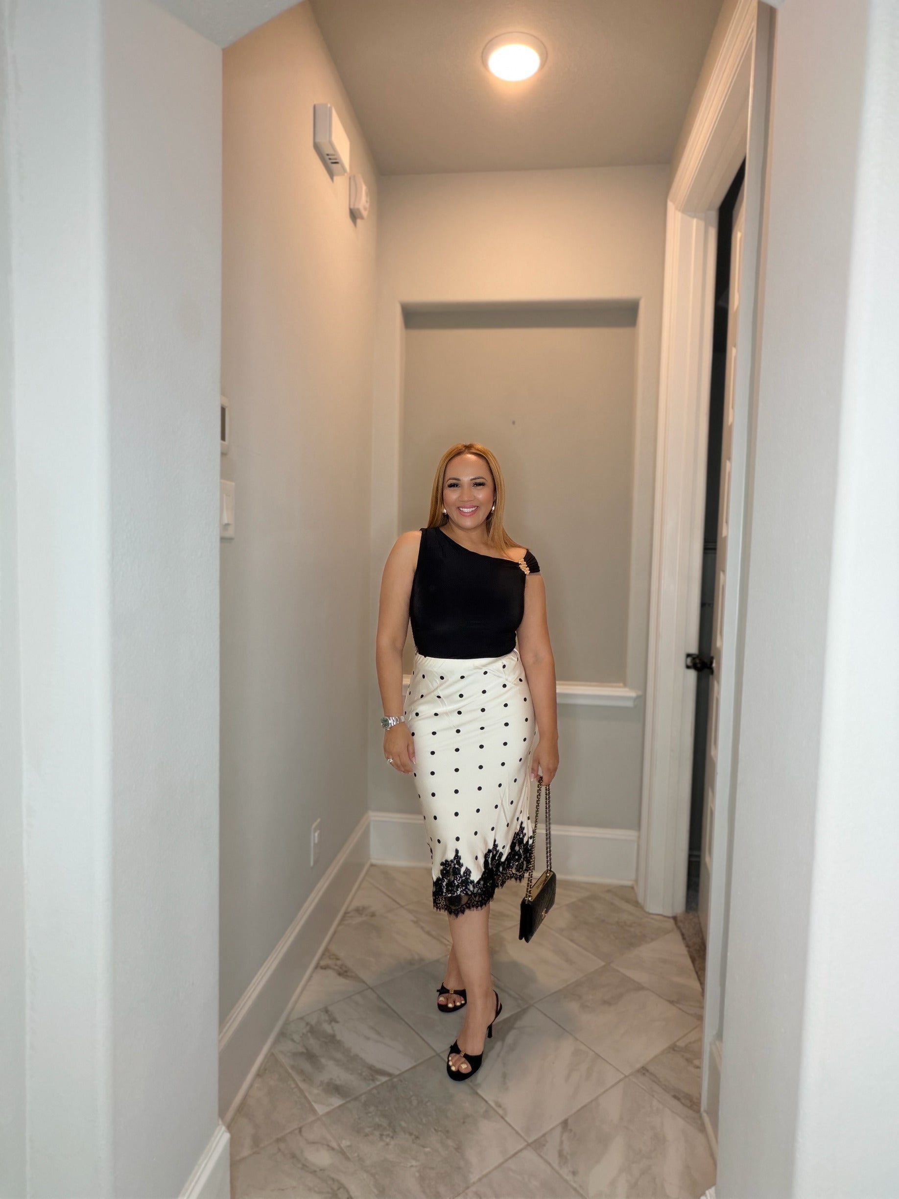 Falda Midi Elegante Polka Dot con Encaje – Blanco & Negro